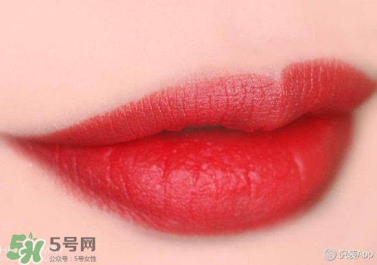 啞光口紅和珠光口紅哪個好？啞光口紅和珠光區(qū)別