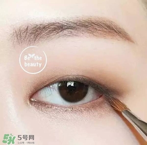 啞光眼影怎么畫(huà)？啞光眼影畫(huà)法步驟圖解
