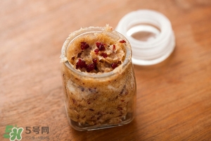 唇部磨砂膏多久用一次？唇部磨砂膏可以天天用嗎？
