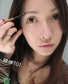 啞光眼影怎么畫(huà)？啞光眼影畫(huà)法步驟圖解