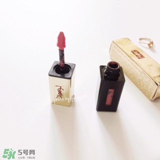 ysl鏡面唇釉和黑管唇釉哪個好？ysl鏡面唇釉和黑管唇釉區(qū)別