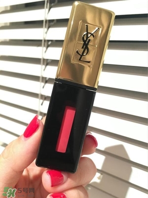 ysl鏡面唇釉和黑管唇釉哪個好？ysl鏡面唇釉和黑管唇釉區(qū)別