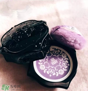 長痘痘可以涂散粉嗎？痘痘肌可以用散粉嗎？