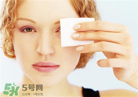 臉上長(zhǎng)痘痘可以用bb霜嗎？用bb霜會(huì)長(zhǎng)痘痘嗎？