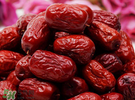 紅棗外面白色的是什么？紅棗上面有一層白的是什么東西？