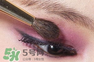 紫色腮紅適合什么口紅？紫色腮紅口紅搭配