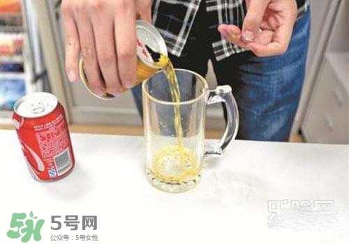 紅?？梢院涂蓸芬黄鸷葐幔考t牛和可樂一起喝的反應(yīng)