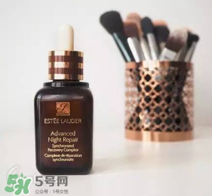 蘭蔻大眼精華和雅詩蘭黛小棕瓶哪個好？蘭蔻大眼精華和小棕瓶對比