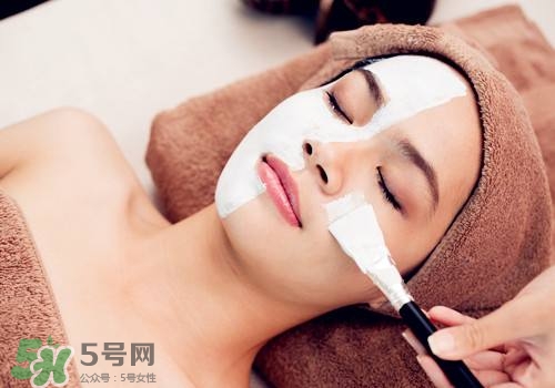 卸妝水和卸妝油的區(qū)別？卸妝水和卸妝油有什么不一樣？