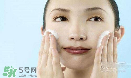 毛孔堵塞用什么洗面奶？毛孔堵塞用洗面奶注意事項(xiàng)