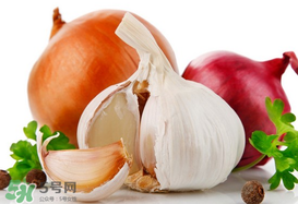 大蒜爛了一點(diǎn)還能吃嗎？大蒜爛根是怎么回事？