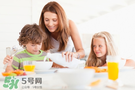 水痘期間不能吃什么？得水痘不能吃什么食物？