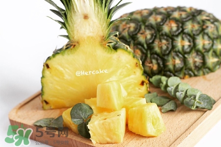 口腔潰瘍能吃菠蘿嗎？吃菠蘿會(huì)導(dǎo)致口腔潰瘍嗎？