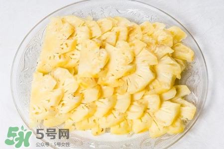 吃完螃蟹后能吃菠蘿嗎？菠蘿和螃蟹能一起吃嗎？