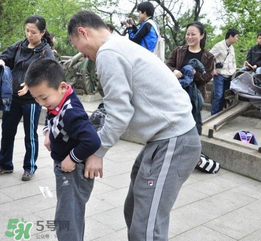 清明節(jié)穿什么衣服？清明節(jié)是適合穿什么衣服？