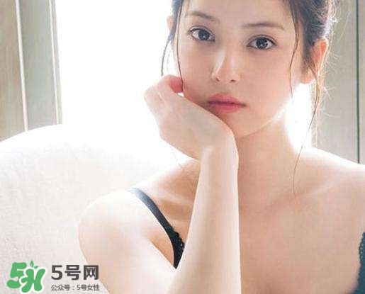 乳暈有小疙瘩是怎么回事？乳暈什么顏色正常