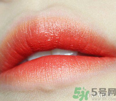 咬唇妝用什么口紅好？咬唇妝適合哪種嘴唇？