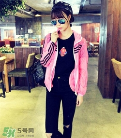 熒光色衣服怎么搭配？熒光色衣服怎么搭配好看？