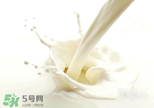 牛奶苦是怎么回事？牛奶苦能喝嗎？