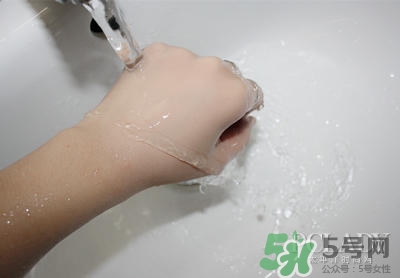植村秀小燈泡584和784哪個白？植村秀小燈泡584和784對比