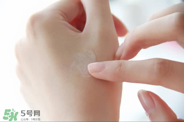 植村秀眼線筆怎么轉(zhuǎn)？植村秀如膠似漆眼線筆轉(zhuǎn)不出來