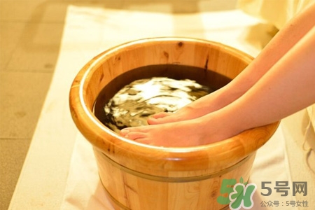 艾草泡腳有助懷孕嗎？艾草泡腳有助于備孕嗎？