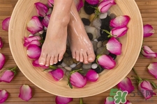 艾草泡腳治月經(jīng)不調(diào)嗎？?月經(jīng)不調(diào)能用艾草泡腳嗎？