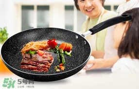 麥飯石鍋和鐵鍋哪個(gè)好？麥飯石鍋和鐵鍋對(duì)比
