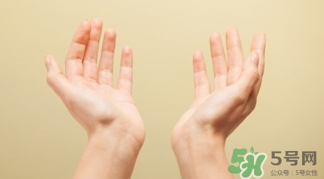 早起手心發(fā)熱怎么回事？早起手心為什么發(fā)熱？