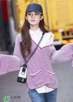 香奈兒gabrielle手袋怎么搭配？chanel gabrielle包包怎么背好看？