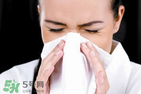 過敏性鼻炎能抽煙嗎？抽煙會(huì)使過敏性鼻炎加重嗎？