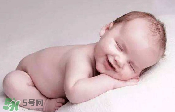 孩子為什么喜歡趴著睡覺？孩子為何老愛趴著睡