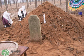 為什么新墳三年不能動(dòng)土？新墳三年填土對(duì)誰(shuí)不好？