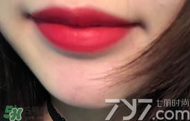 美寶蓮女皇色是哪個(gè)色號？美寶蓮女皇色口紅試色