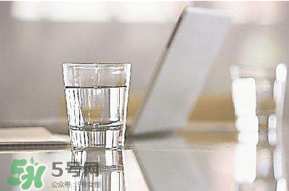 玻璃杯喝水安全嗎？玻璃杯喝水安不安全