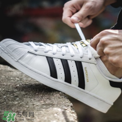 adidas貝殼頭正品多少錢？阿迪達(dá)斯貝殼頭鞋專柜價(jià)格