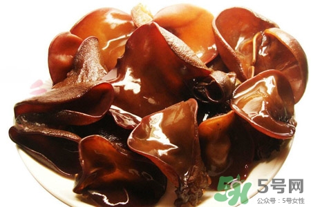 泡黑木耳用什么水泡？泡木耳用熱水還是涼水？