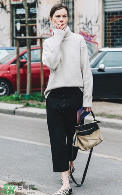 loewe puzzle怎么背好看？loewe puzzle怎么搭配好看？