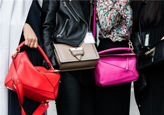 loewe puzzle怎么背好看？loewe puzzle怎么搭配好看？