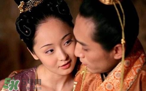 皇帝們的第一次給了誰(shuí)？