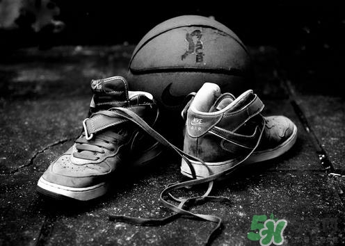 亞瑟士和耐克哪個好？asics和nike跑鞋哪個更好？