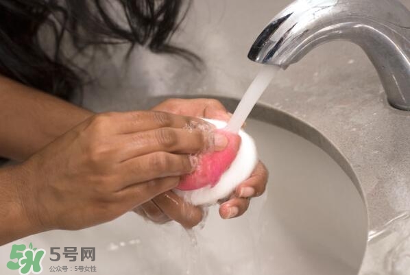 美妝蛋可以用香皂洗嗎？美妝蛋可以用肥皂洗嗎？