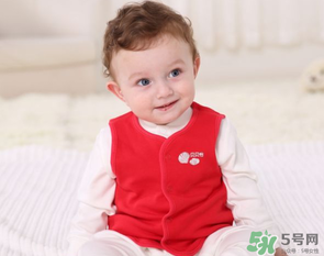 寶寶四月份穿什么衣服？四月份怎么給寶寶穿衣服？