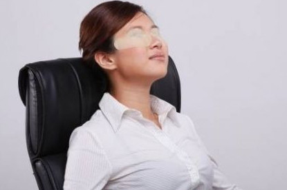 眼疲勞會引起哪些癥狀？眼疲勞會導(dǎo)致什么癥狀