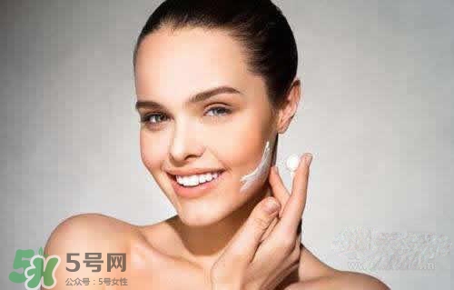 涂了隔離還要涂bb霜嗎？先涂隔離還是先涂bb霜？