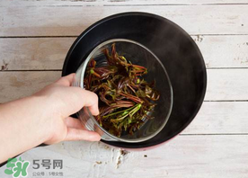 香椿為什么要用開水燙？香椿用開水燙多久？