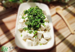 香椿拌豆腐可以隔夜吃嗎？隔夜的香椿拌豆腐能吃嗎？