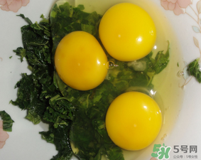 痛風(fēng)能吃香椿炒雞蛋嗎？痛風(fēng)患者吃香椿炒雞蛋好嗎？