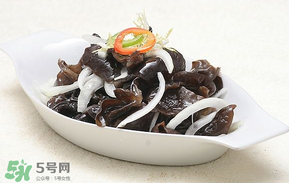 洋蔥和木耳可以一起吃嗎？洋蔥可以和木耳一起炒嗎？