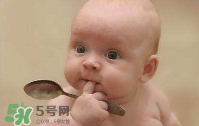 四個(gè)月的寶寶可以喝果汁嗎？寶寶四個(gè)月能喝果汁嗎？
